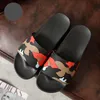 Nuevas zapatillas para hombres zapatos unisex planas de casas platesas camuflaios de antacio suave sandalias de playa de baño interior elegantes34735551