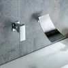 Badkraan Kraan Chroom / Zwart Messing Wall Mount Waterval Badkamer Kraan Grote Vierkante Uitloop Enkele hendel Vanity Sink Mixer Water Tap