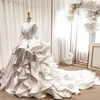 Robes de mariée robe de bal vintage avec illusion manches longues appliques volants, plus la taille robe de mariée à plusieurs niveaux robe de mariée