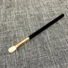 10 Jahre im Geschäft NEU Hochwertiger Lidschatten-Make-up-Pinsel aus weicher Wolle Z011018