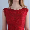 Scoop Neck Satin Aftonklänningar med fickor 2020 Röd Burgundy Golvlängd Aftonklänningar med Lace Appliques