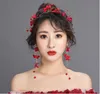 Set di orecchini rossi con diadema nuziale. Accessori per capelli cinesi. Accessori per capelli, accessori per capelli, gioielli da sposa, testa di fiori