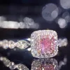 女性のためのエレガントな王女のピンクの立方体ジルコニアのリングのためのオリジナルの堅い925のスターリングシルバーの結婚式の婚約リングジュエリーギフトxr201