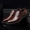 New High Quality Genuine Leather Men Brogues Shoes Lace-Up Bullock Business Dress Men Oxfords Shoes Male Formal Shoes