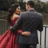 Red Quinceanera donkere jurken van de schouder lange mouwen lange mouwen kanten applique satijnen pailletten op maat gemaakte zoete optocht baljurk