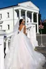 Sexy moderne blanc col en V robes de mariée une ligne dentelle appliques couches volants dos nu balayage train robes de mariée en tulle robes de novia