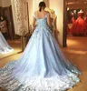 Nuovi abiti da ballo sexy Quinceanera con spalle scoperte in pizzo 3D Appliques in rilievo Tulle Sweet 16 Corsetto Back Sweep Train Party Dress Abiti da ballo