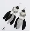 Boucles d'oreilles longues pompons de plumes de style ethnique bohème Boucles d'oreilles rétro européennes et américaines en forme d'éventail WY486