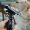 Narzędzie Deshedding PET z samoczyszczeniem zakrzywionym grzebieniem, solidnym i ergonomicznym uchwytem Cat dostarcza trzy rozmiar dla opcji