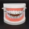 ファッションヒップホップ溶岩グリルズ18Kゴールドメッキの頂点吸血鬼の歯の歯の歯の歯の歯の付いたバーのアクセサリー2個のシリコン成形バーが付いています。