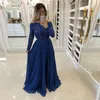 Encantadores vestidos de fiesta de color azul real Cuello transparente Manga completa con vestidos de fiesta con lentejuelas Vestido de noche de gasa drapeado Tallas grandes