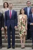 Queen Letizia Ortiz Rocasolano Abito da donna sexy a pieghe con colletto quadrato Abiti con spalle scoperte