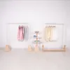 Houten vloer hanger slaapkamer meubels kleding winkel iron hout roller platform modellering creatieve eenvoudige Nordic stijl display serie rack