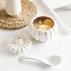 Bol à soupe à la citrouille en porcelaine blanche avec couvercle Pot à ragoût peint en or servant une soupière pour la récolte d'automne Fête d'automne Dîner de Thanksgiving