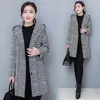 2019 nouveau manteau en laine d'hiver d'automne Femmes casual Casual chapeau à capuchon noir blanc plaid médium manteaux longs mode style coréen style extérieur