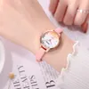 고품질 작은 여성 시계 가죽 스트랩 독특한 패션 캐주얼 짧은 숙녀 석영 여자 팔찌 시계 시계