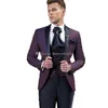 El más nuevo Deep Red Groomsmen Shawl Lapel Wedding Groom Tuxedos Men Suits Wedding / Prom / Dinner Best Man Blazer (chaqueta + corbata + chaleco + pantalones) 561