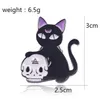 Bad Witch Aguja Bola de cristal Hecho a mano Gato negro Cráneo Retro Esmalte Pin Broche Insignia Decorativa Vaquero Joyería de Halloween GD261185o