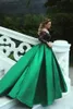 Vintage Emerald Green Black Lace lange mouwen prom feestjurken met lange mouwen uit de schouder een lijn Midden -Oosten Elegante avondjurken2017696