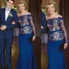 Günstiges blaues elegantes Mutterkleid aus Bateau-Spitze, durchsichtig, appliziert, langärmlig, gerafftes Hochzeitskleid, lange formelle Kleider, Kleider für die Brautmutter