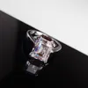 Classic Emerald Cut Moissanite 다이아몬드 싱글 스톤 설정 9K, 14K, 18K 화이트 골드 인증 링 인증서