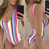 femme maillots de bain arc-en-ciel