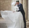 Modest Arabiska Dubai Lace Bröllopsklänningar 2020 med High Neck Långärmade Lace Appliques Golvlängd Muslim Bröllopsklänning Vestidos de Novia