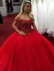 Red Sweetheart Quinceanera Klänningar Bollkännare Appliques Lace Up Sweet 16 Dress Vestidos de 15 år