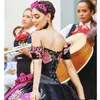 Omuz Kapalı Siyah Dantel İşlemeli Balo Quinceanera Modelleri Katmanlı Sweet 16 Giydirme Organze Balo Parti Gowns eaded