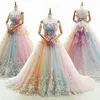 Regenbogenfarbenes, farbenfrohes Ballkleid für Quinceanera-Kleider mit Perlen, trägerlosem Ausschnitt, Sweet-16-Kleid, Sweep-Zug, Blumen, applizierter Tüll, Maskerade-Kleider