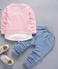 4 colori Bambino Neonati maschi Vestiti T ShirtPantaloni Abbigliamento sportivo per bambini Abbigliamento Abbigliamento per bambini autunno bambini abiti firmati set 15Y 8967526