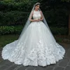 2019 Abiti da sposa di lusso con abito da ballo Halter senza maniche in pizzo Appliques Abiti da sposa con retro unico Holloe Custom Made