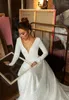 Günstige 2020 Boho Moderne Brautkleider mit langen Ärmeln, tiefem V-Ausschnitt, verdeckter Knopf, rückenfrei, Spitze, Zug, Brautkleider, Vestido de Novia