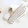 Designer--Scarpe da cartone animato bianche a forma di cane strabico da donna Pantofola antiscivolo da pavimento morbida invernale Zapatillas