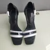 Chaussures pour femmes de style de luxe classique européen Sandales Pantoufles de mode Sandale sexy Talon alphabétique Couture en cuir et fabrication de boucles de ceinture