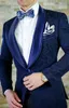 Costumes pour hommes sur mesure motif bleu marine Tuxedos de marié châle revers en satin garçons d'honneur mariage meilleur homme 3 pièces (veste + pantalon + cravate) L450