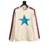 イタリア製赤と青の縞模様の青い星ベージュの長袖プルオーバークルーネックファッションカップルカジュアルシャツHfhlwy060
