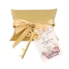 결혼 선물 창조적 인 작은 선물 키 병 뚜껑 오프너 펜던트 웨딩 베개 사탕 상자 금속 황동 고객 부탁 공급