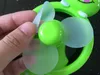 Attraverso il ventilatore di mano di pressione del giocattolo portatile mini ventilatore di plastica della mano dello studente, giocattolo di plastica del fan (colore casuale)