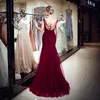 Robes de soirée sirène rouge vin mousseux balayage train longues robes de bal tulle doux avec des perles de paillettes brillantes