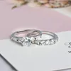 Super wit goud kleur zirkoon dame ringen nieuwe mode bruiloft verlovingsring set sieraden geschenken voor vrouwen 2 stks duidelijke zircon ring sj