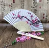 100 teile/los Hochzeit DateNames Pflaume Blume Chinesische Seide Handgemachte Bambus Fans