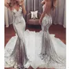 Sexig Silver Sequin Evening Dresses Long V Neck Billiga Party Gowns Backless Sweep Train Formell Prom Klänning för Kvinnor Gratis frakt