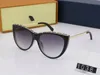 럭셔리 디자이너 브랜드 리벳 선글라스 1038 고양이 눈 림리스 여성 패션 안경 안티 -UV400 간단한 분위기 스타일 안경 212x