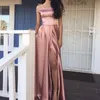 Eleganckie suknie wieczorowe 2018 Off The Ramię Dekolt Linia Split Długość podłogi Rose Gold Elastyczna jedwab jak satynowe suknie wieczorowe