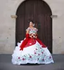 Elegant von der Schulterspitze Quinceanera Satin Stickerei Perlen geschichtete Rüschen Ballkleider Sweep Zug -Prom Party Prinzessin Kleider