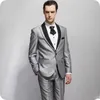 Haute Qualité Un Bouton Argent Gris Marié Tuxedos Peak Revers Hommes Costumes 2 pièces Mariage / Bal / Dîner Blazer (Veste + Pantalon + Cravate) W702