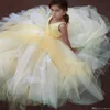 Nyaste Enkla Blomma Tjej Klänningar Prinsessan V Neck Tulle Little Girls Formal Gowns Robes de Fete Girls Christmas Pageant Party Dress