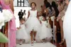 Weiße Satinoberteile, Blumenmädchenkleider, High-Low-Design, Ballkleider für Hochzeiten, Heilige Kommunion, Partyvestidos de comunion
