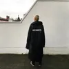 2018 Nowy Hip Hop West Fashion Letter Drukowane Oversized Mężczyźni Kobiety Wiatrówka Wodoodporna Kurtka przeciwdeszczowa Płaszcz